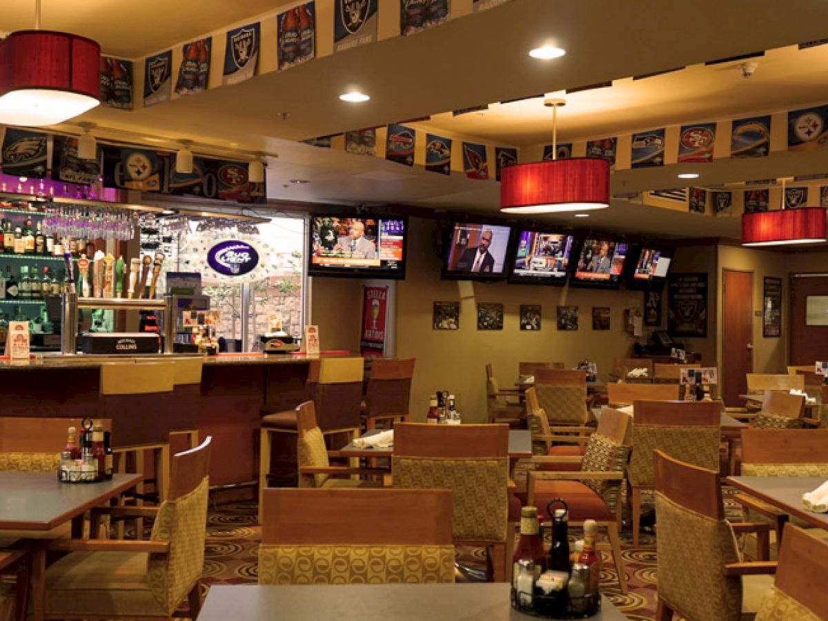 Holiday Inn & Suites Oakland - Airport, an IHG Hotel