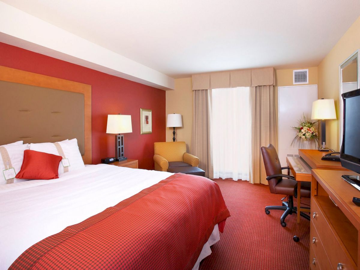 Holiday Inn & Suites Oakland - Airport, an IHG Hotel