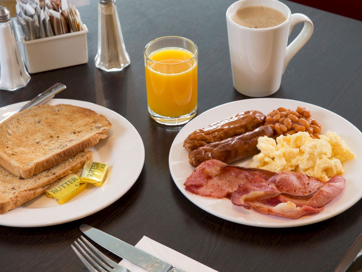 Holiday Inn & Suites Oakland - Airport, an IHG Hotel