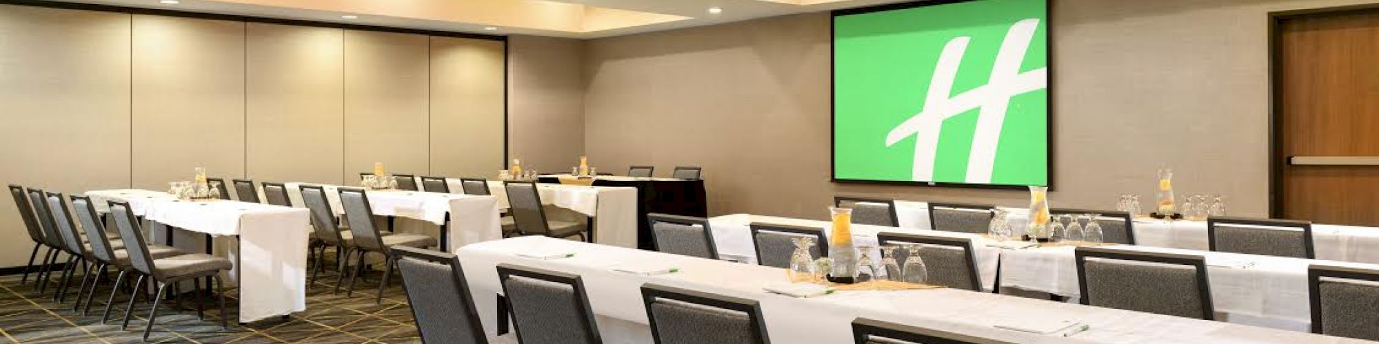 Holiday Inn & Suites Oakland - Airport, an IHG Hotel