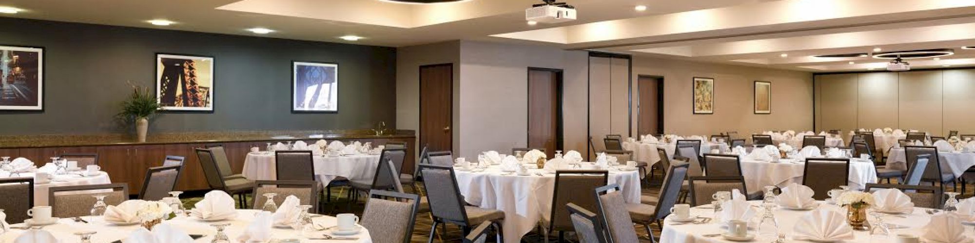 Holiday Inn & Suites Oakland - Airport, an IHG Hotel