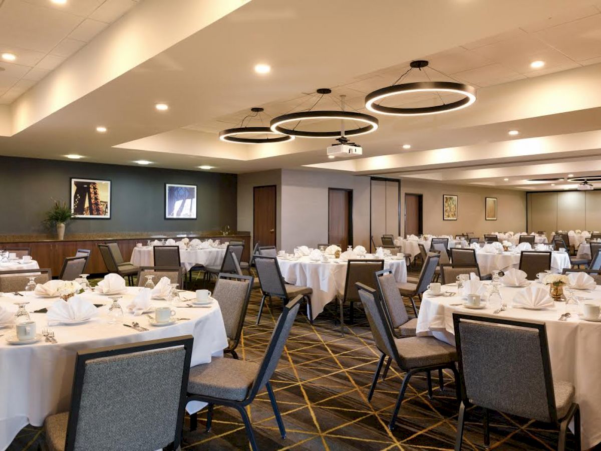 Holiday Inn & Suites Oakland - Airport, an IHG Hotel
