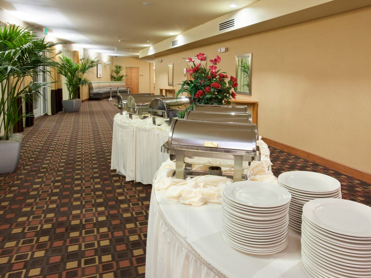 Holiday Inn & Suites Oakland - Airport, an IHG Hotel