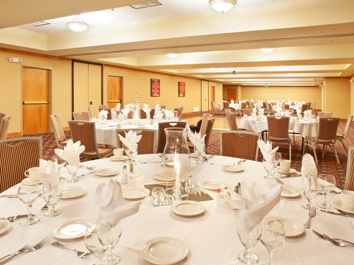 Holiday Inn & Suites Oakland - Airport, an IHG Hotel