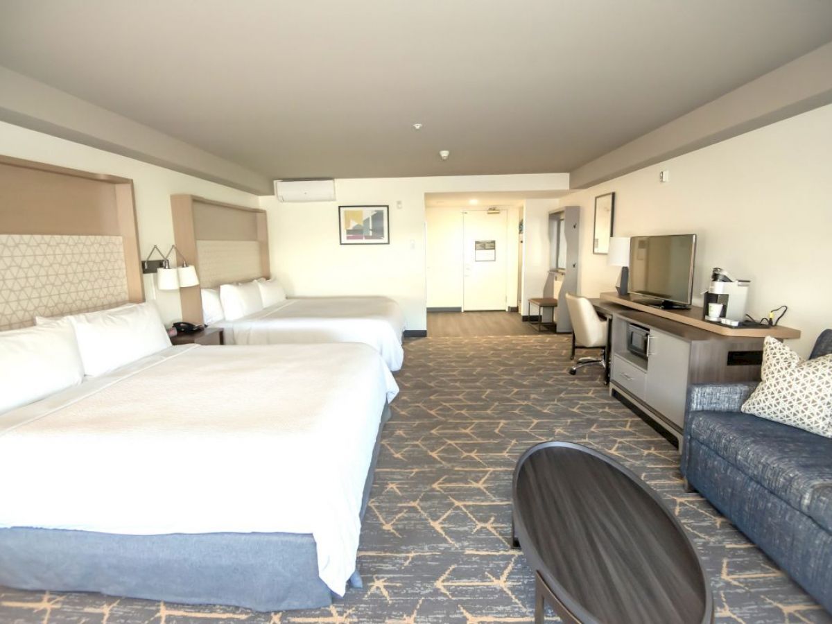 Holiday Inn & Suites Oakland - Airport, an IHG Hotel