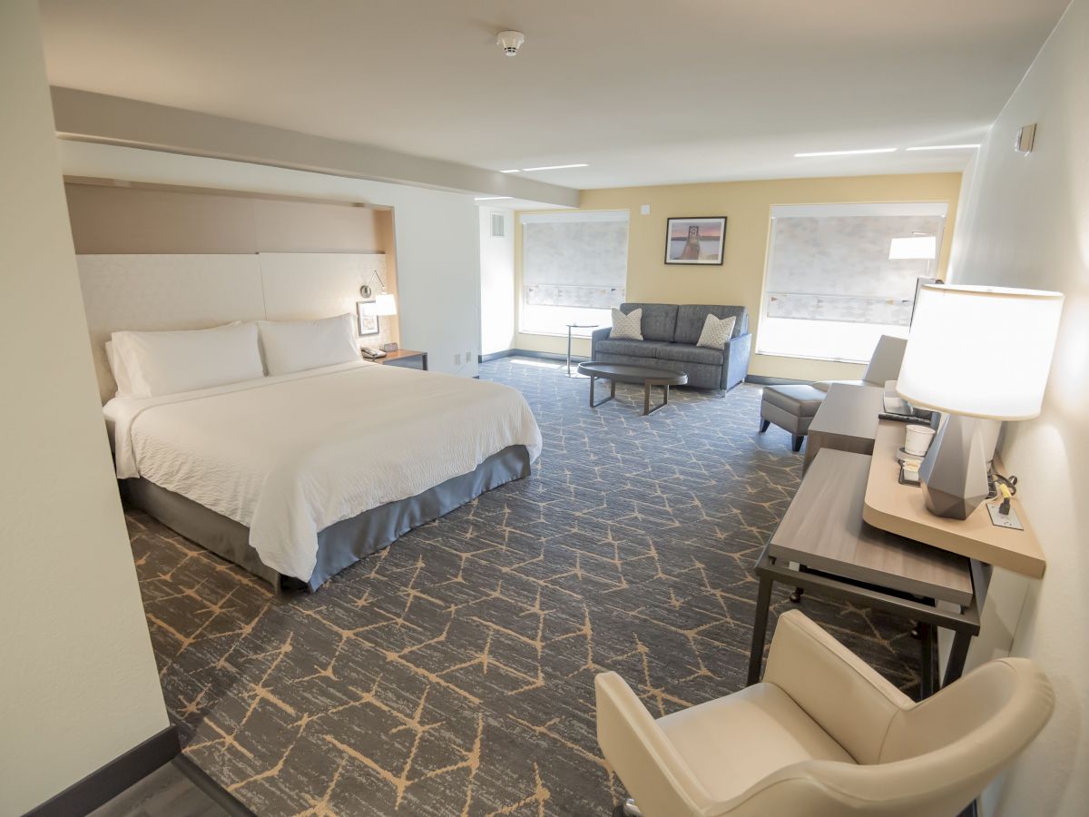 Holiday Inn & Suites Oakland - Airport, an IHG Hotel