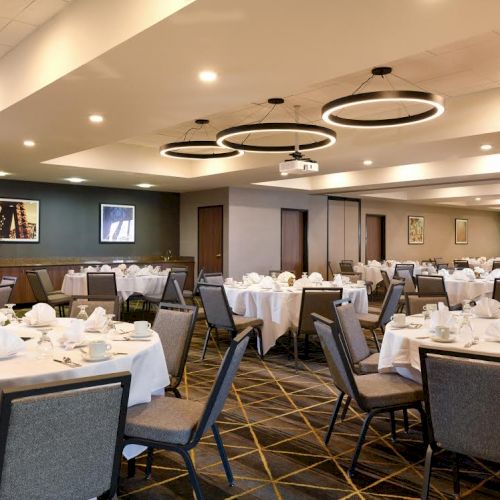 Holiday Inn & Suites Oakland - Airport, an IHG Hotel