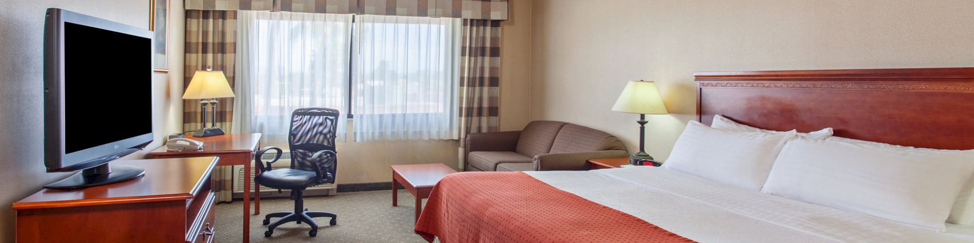 Holiday Inn & Suites Oakland - Airport, an IHG Hotel